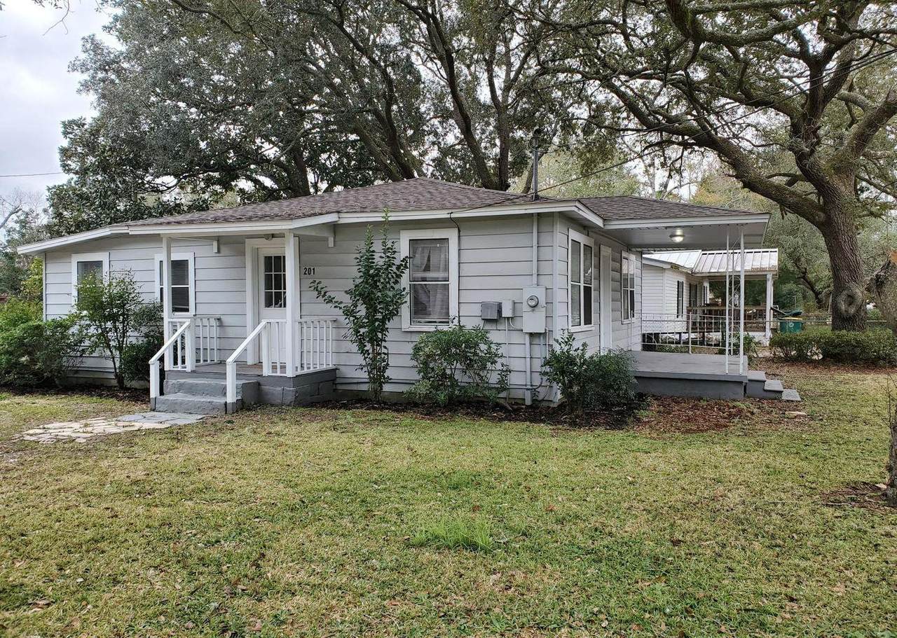 201 Lincoln Drive - Photo 1