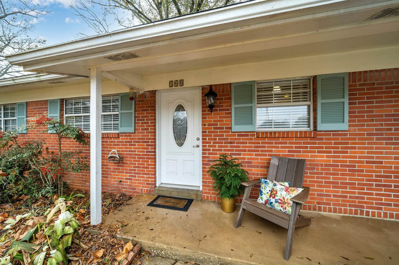 300 Oakland Circle - Photo 1