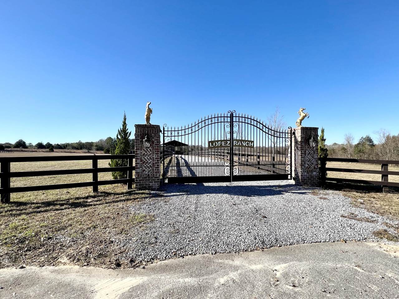 1069 Railroad Avenue - Photo 1