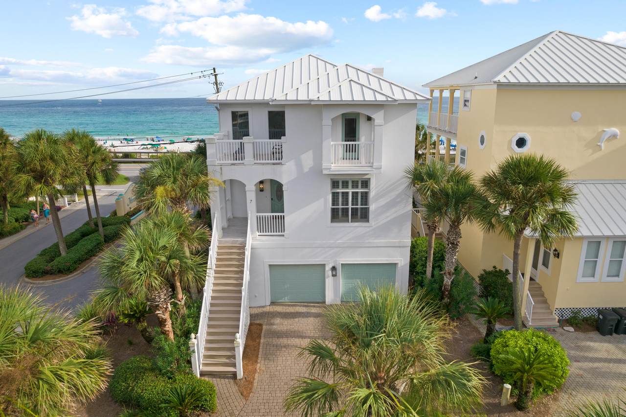 7 Saint Martin Circle - Photo 1