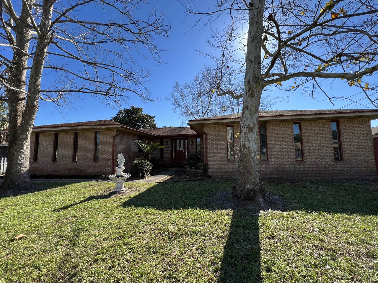 712 Elise Lane - Photo 1