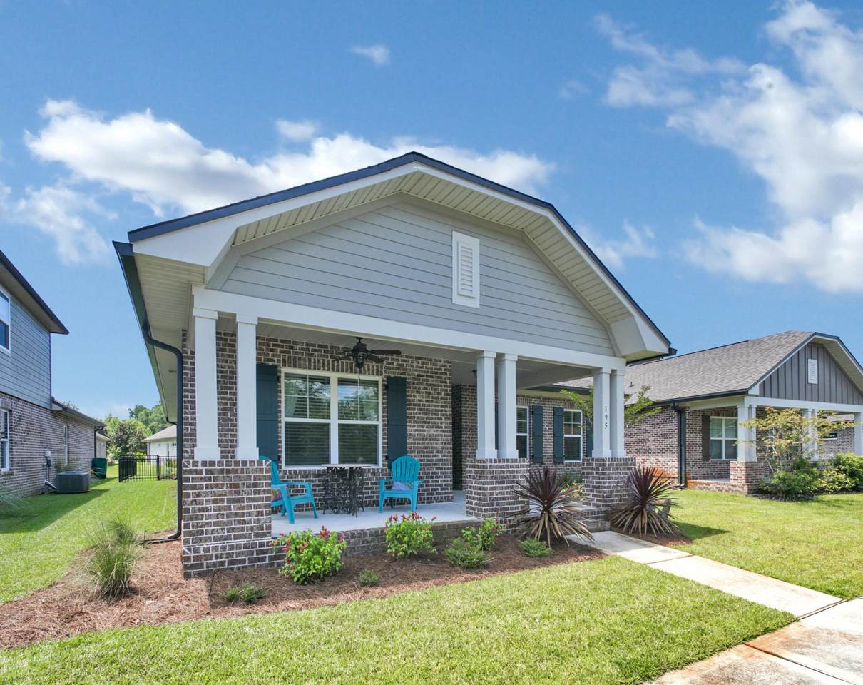 195 Oaktree Boulevard - Photo 1