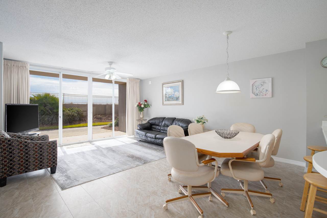 520 Santa Rosa Boulevard - Photo 1