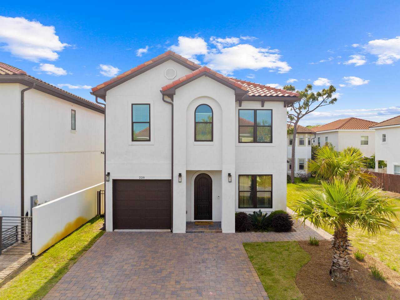 228 Inverrary Drive - Photo 1