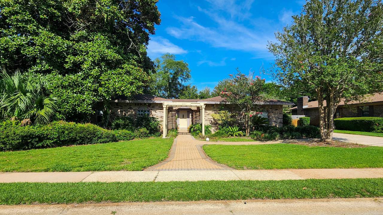 601 Crowder Court - Photo 1