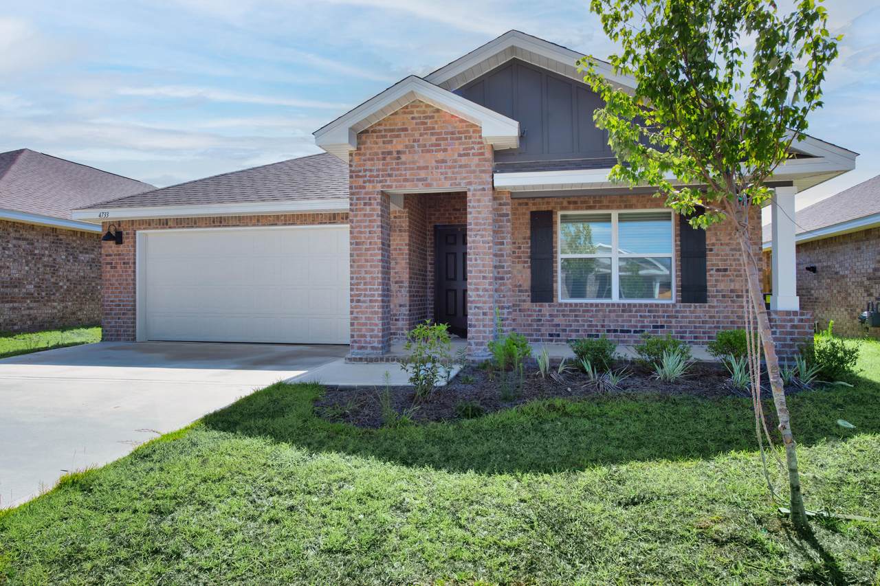 4733 Airmen Drive - Photo 1