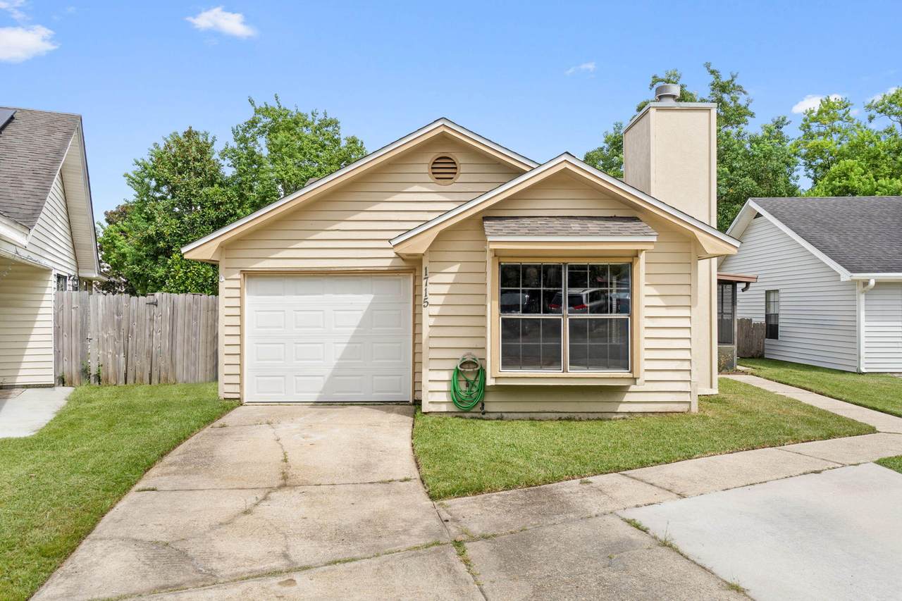 1715 Bennetts End - Photo 1