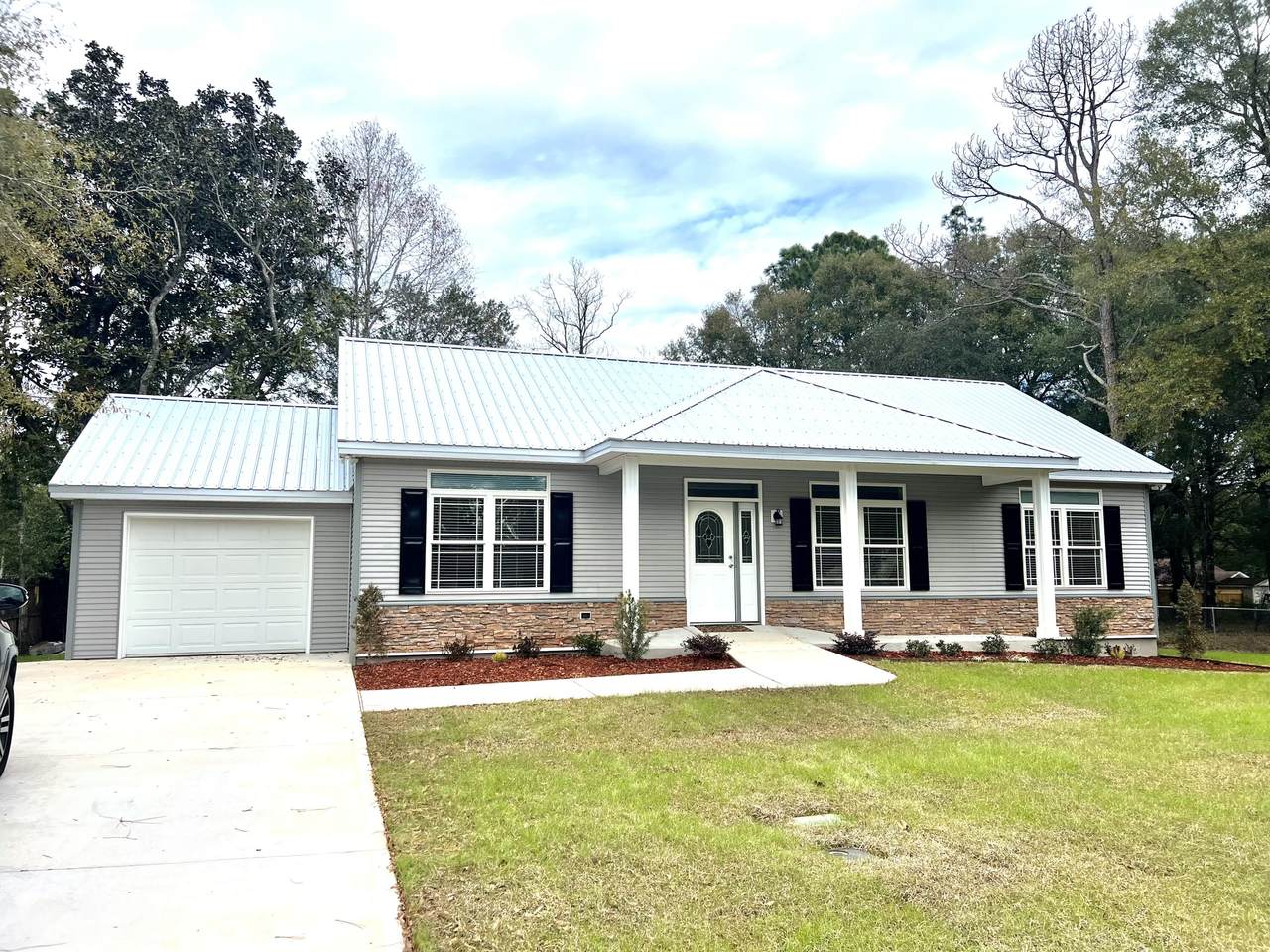 3159 Forrest Avenue - Photo 1