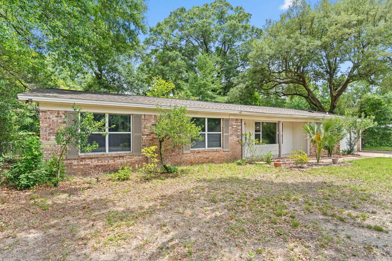 6476 Oakcrest Road - Photo 1
