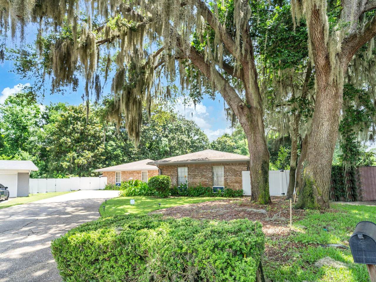 333 Jonquil Circle - Photo 1