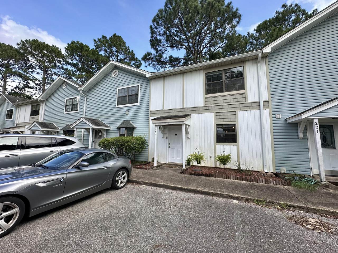 223 Oxford Court - Photo 1