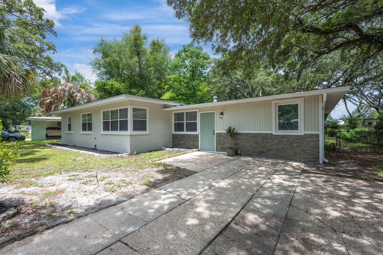 203 Hawthorne Circle - Photo 1