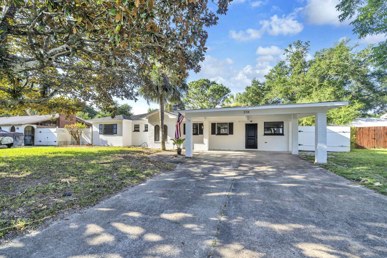 238 Holmes Boulevard - Photo 1