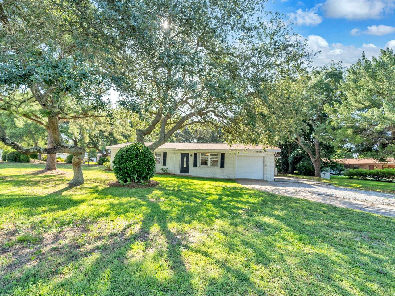 412 Primrose Lane - Photo 1