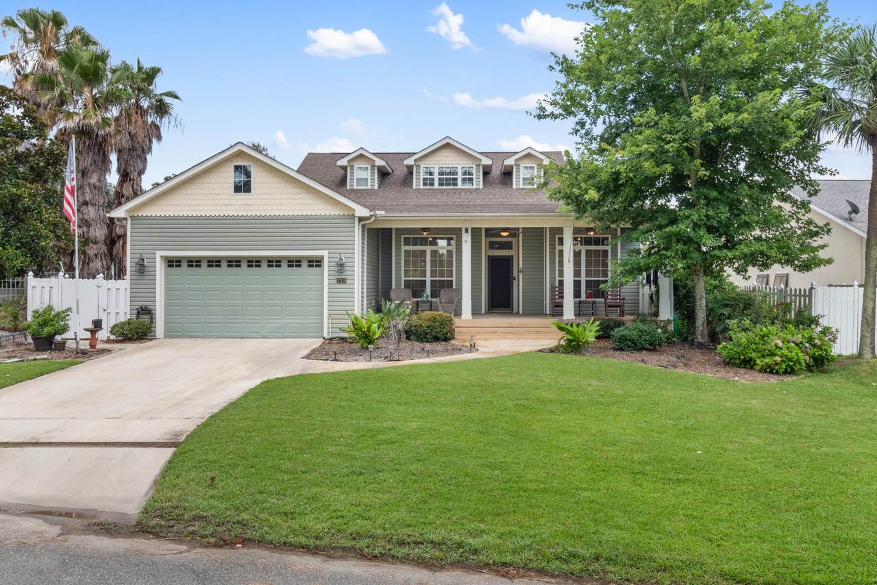21119 Lakeview Drive - Photo 1