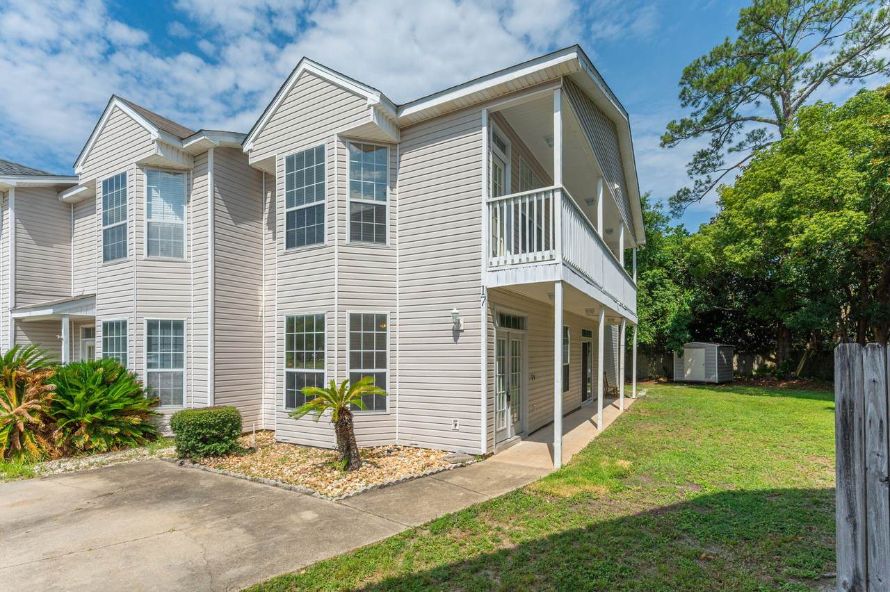 17 Chatelaine Circle - Photo 1