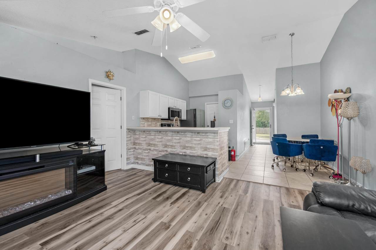 118 Cabana Way - Photo 1