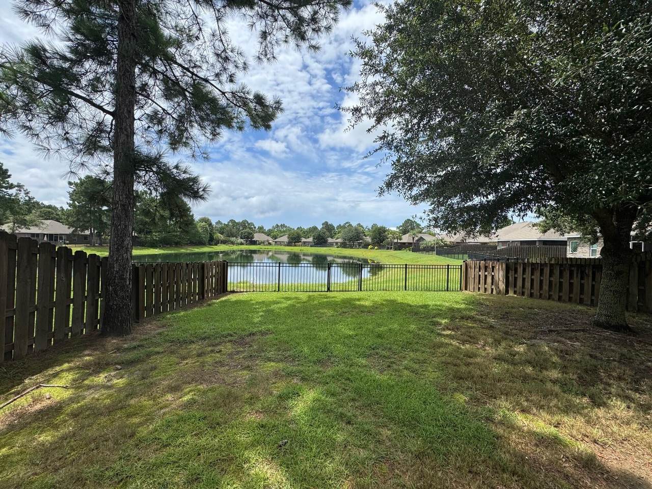 125 Whitman Way - Photo 1