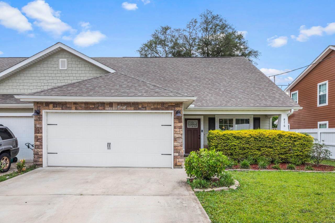 876 Fairview Drive - Photo 1