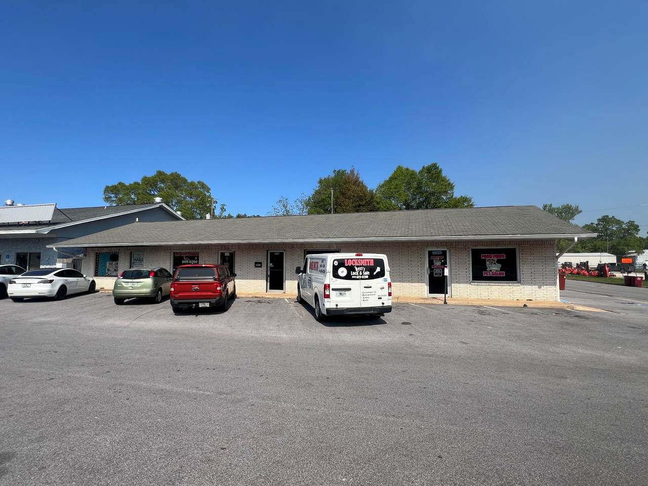 1097 Ferdon Boulevard - Photo 1