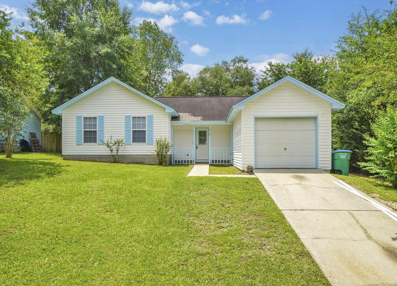 219 Southview Drive - Photo 1
