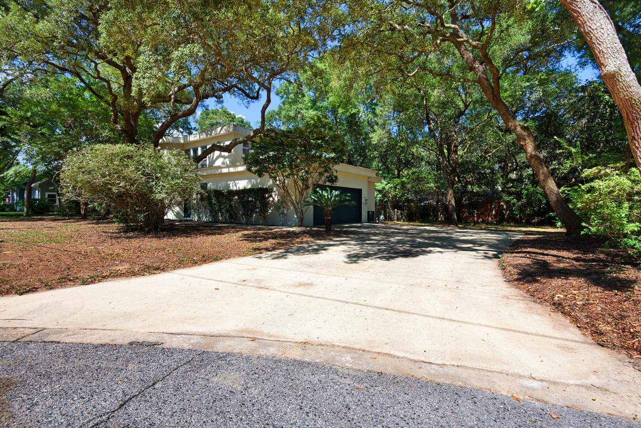 905 Woodbriar Court - Photo 1