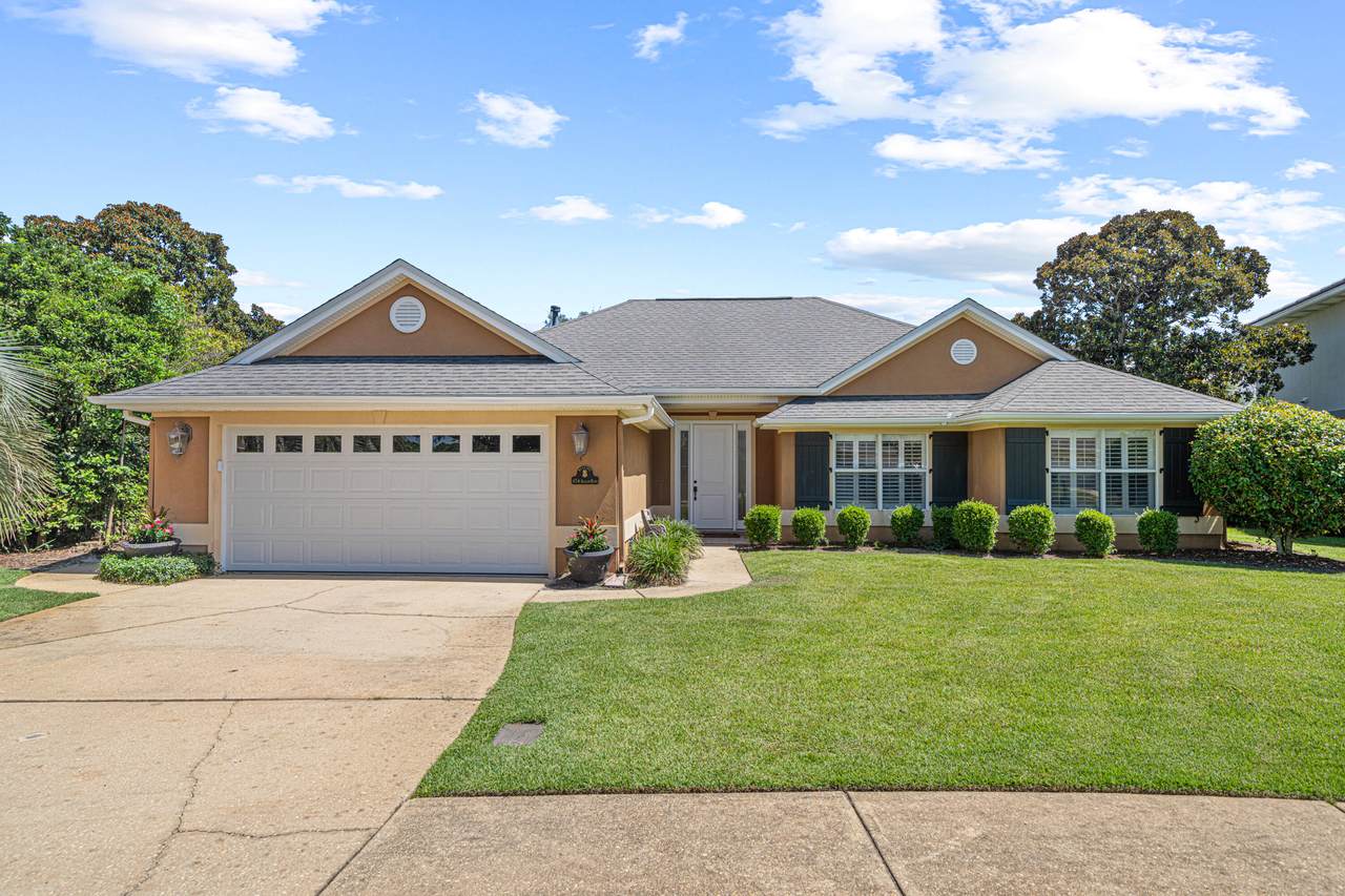 454 Avalon Boulevard - Photo 1
