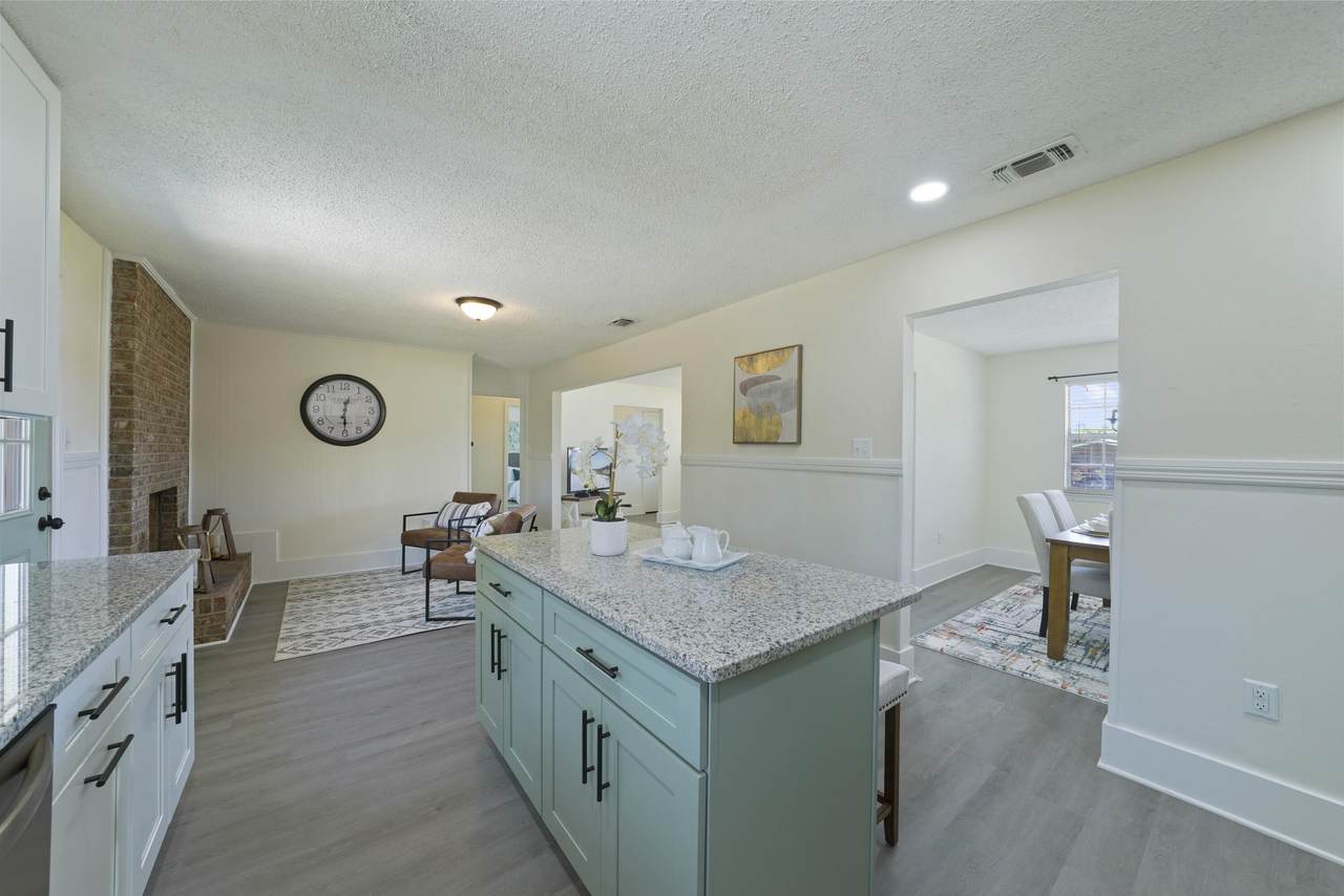 15 Lakeview Drive - Photo 1