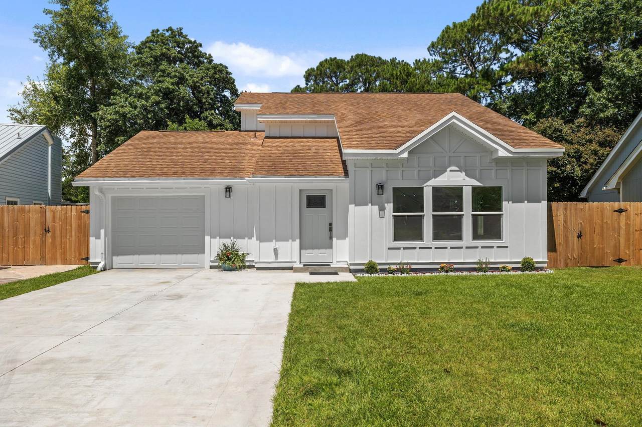 387 Canterbury Circle - Photo 1