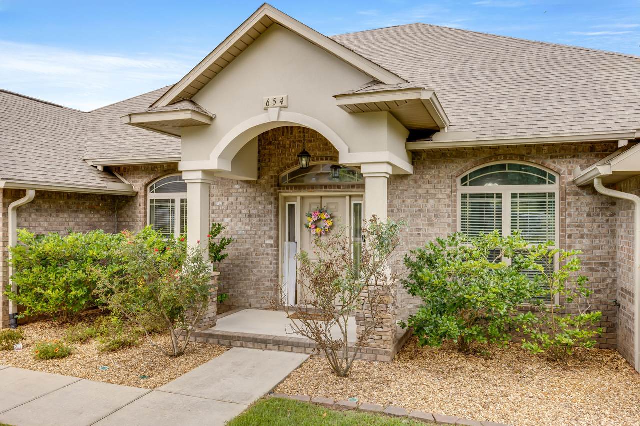 654 Red Fern Road - Photo 1