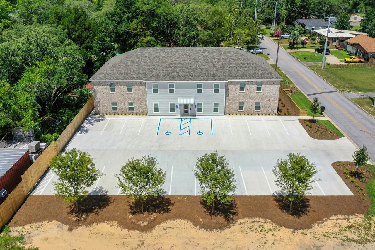 305 Okaloosa Avenue - Photo 1