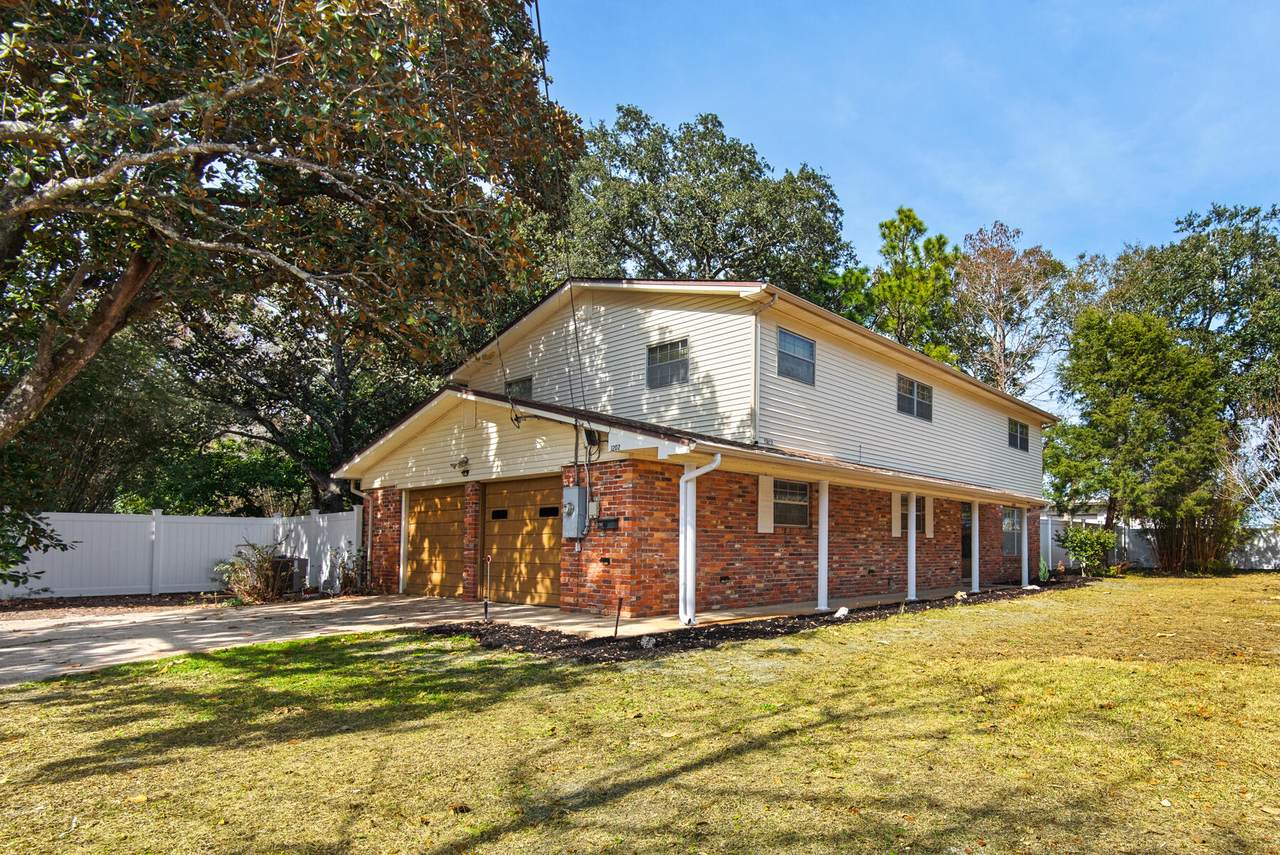 1202 Beachview Drive - Photo 1