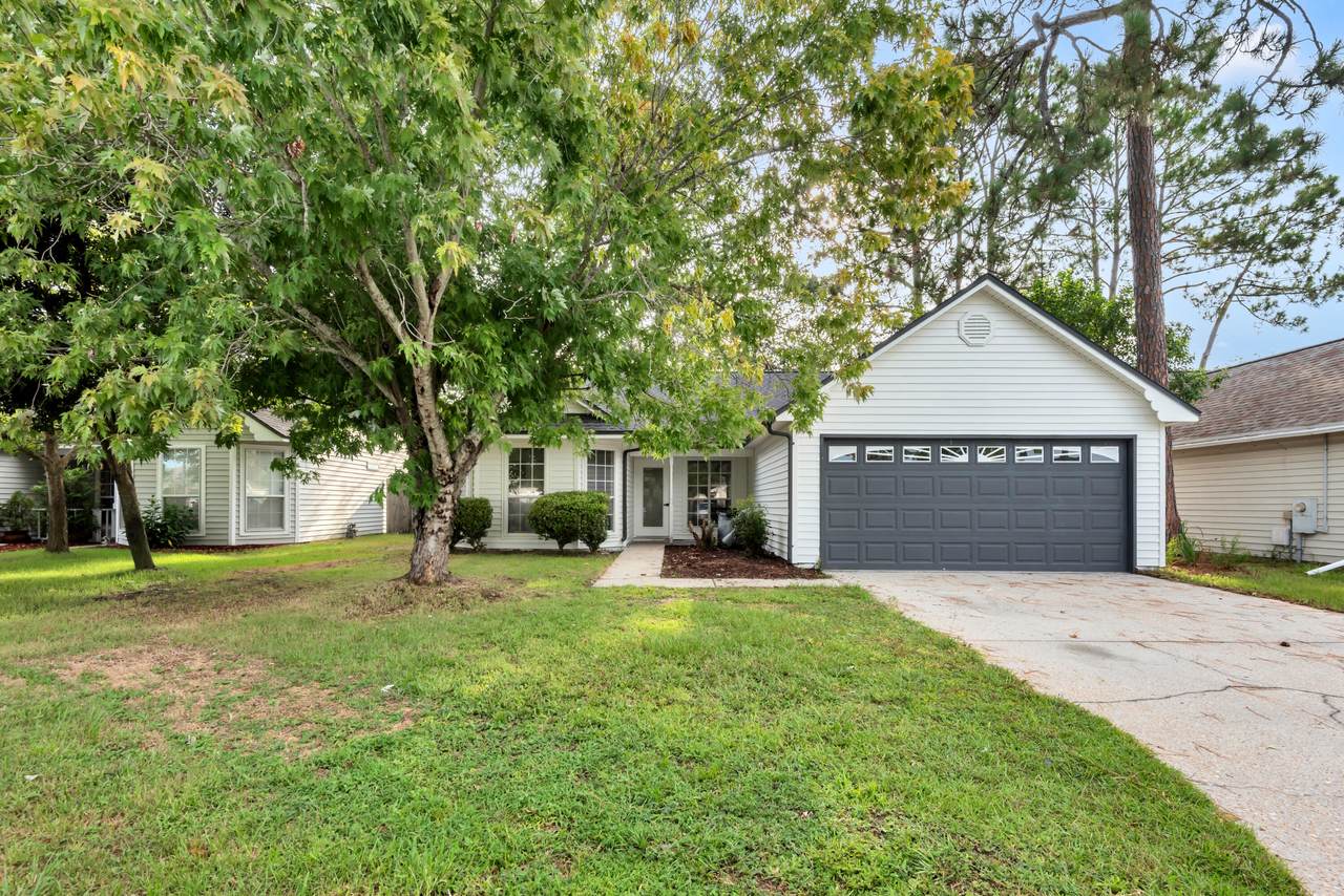 140 Heritage Circle - Photo 1