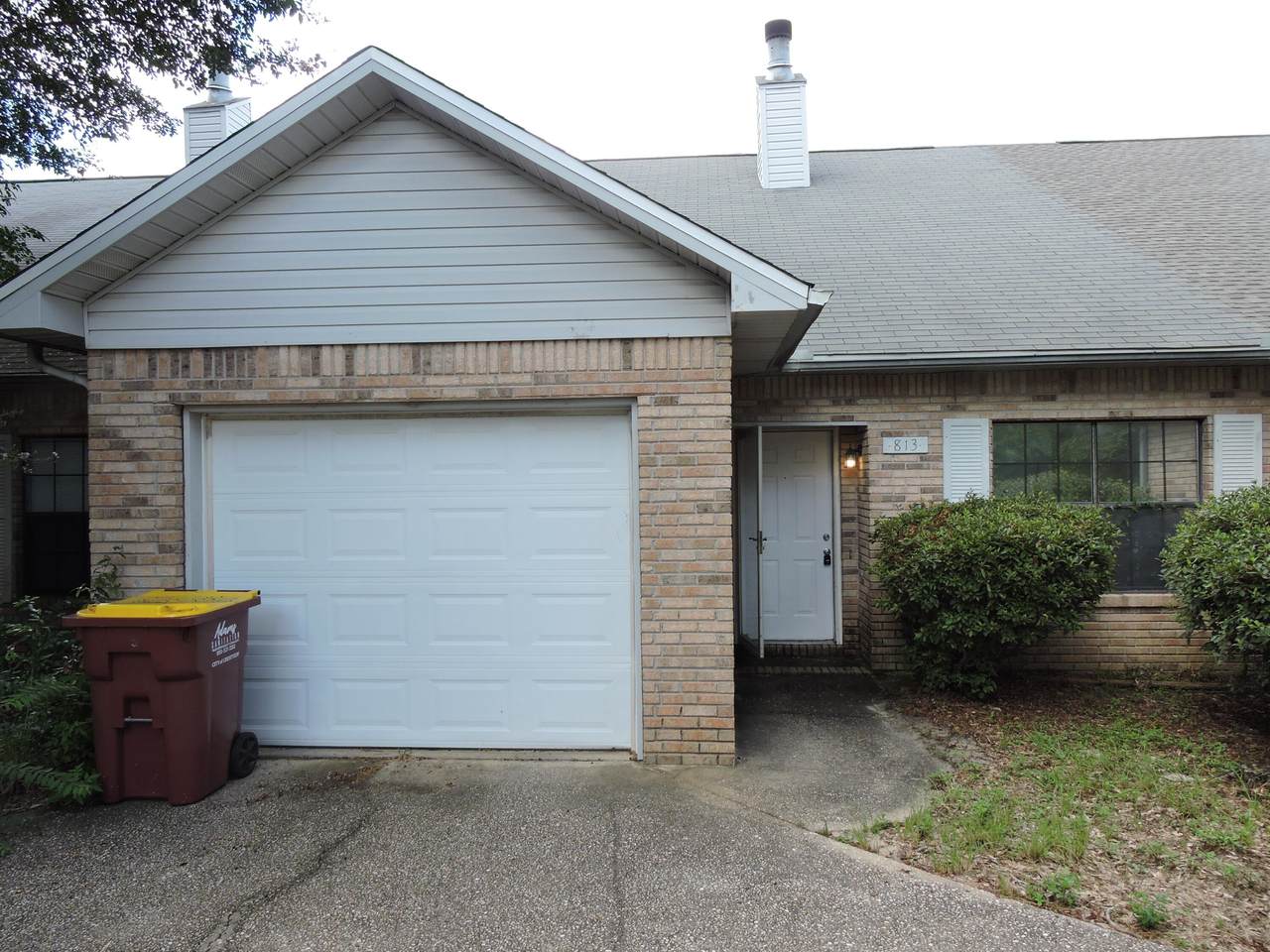 813 Valley Road - Photo 1
