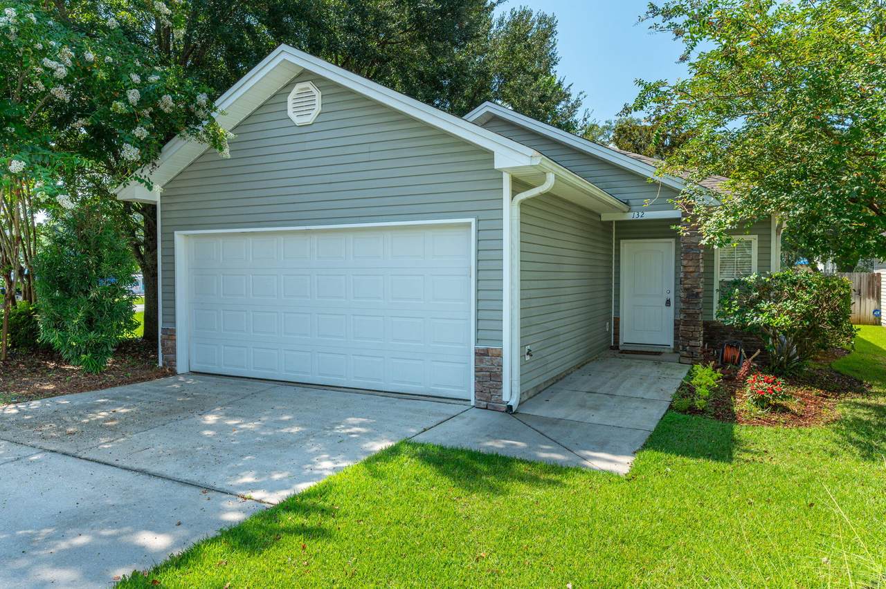 132 Matt Boulevard - Photo 1