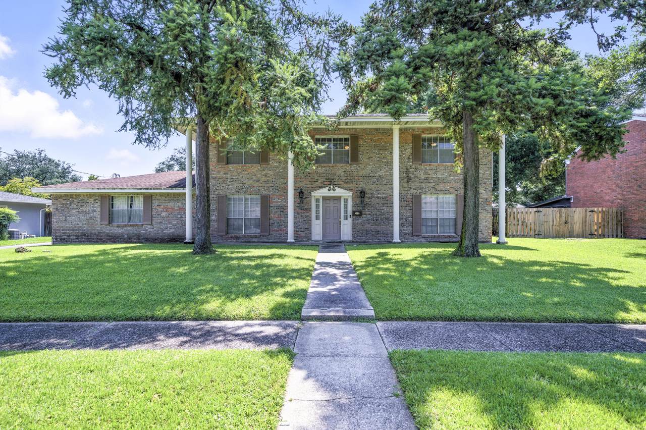 302 Briarwood Circle - Photo 1
