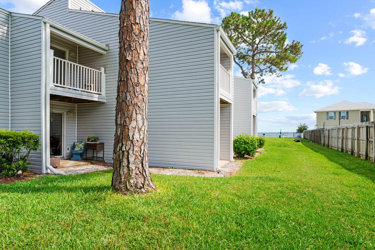 101 Old Ferry Road - Photo 1