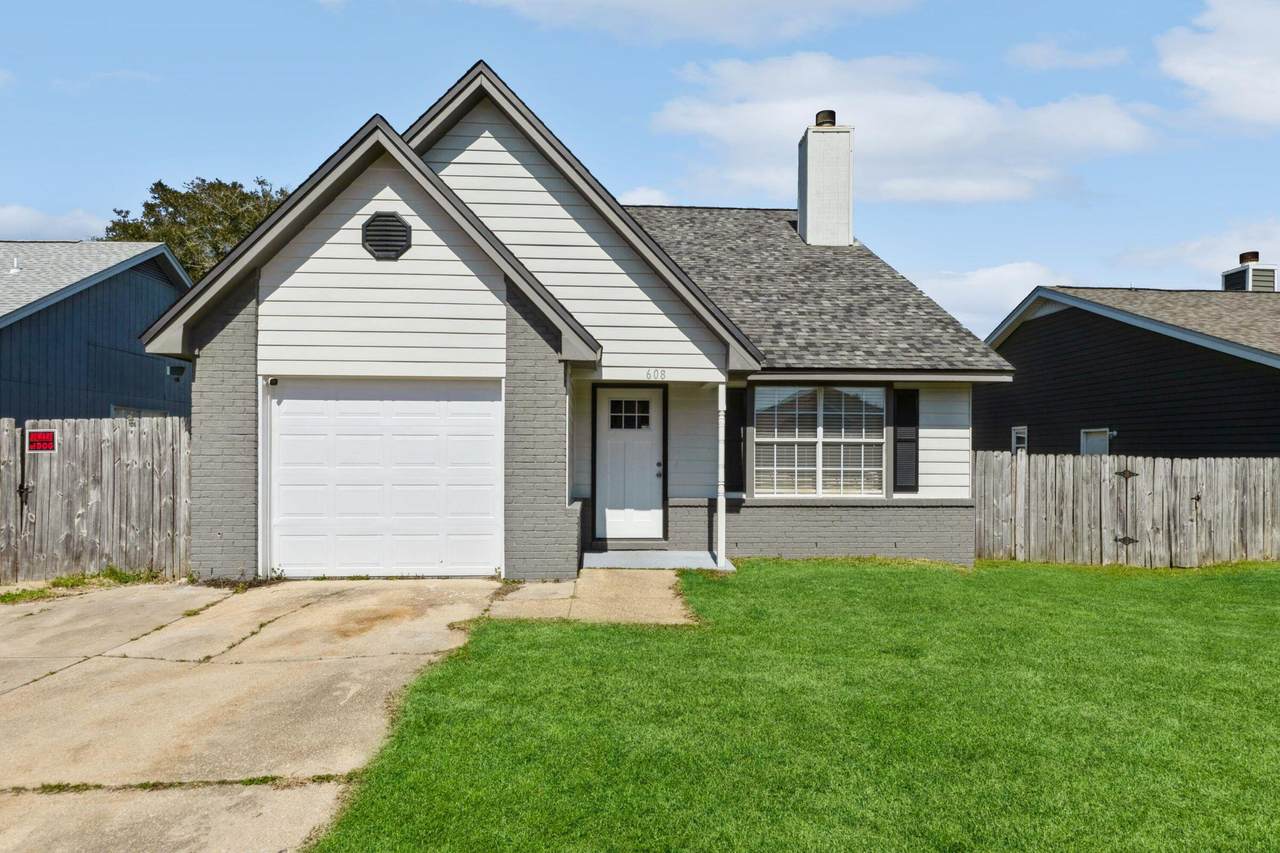 608 Drakes Landing Landing - Photo 1