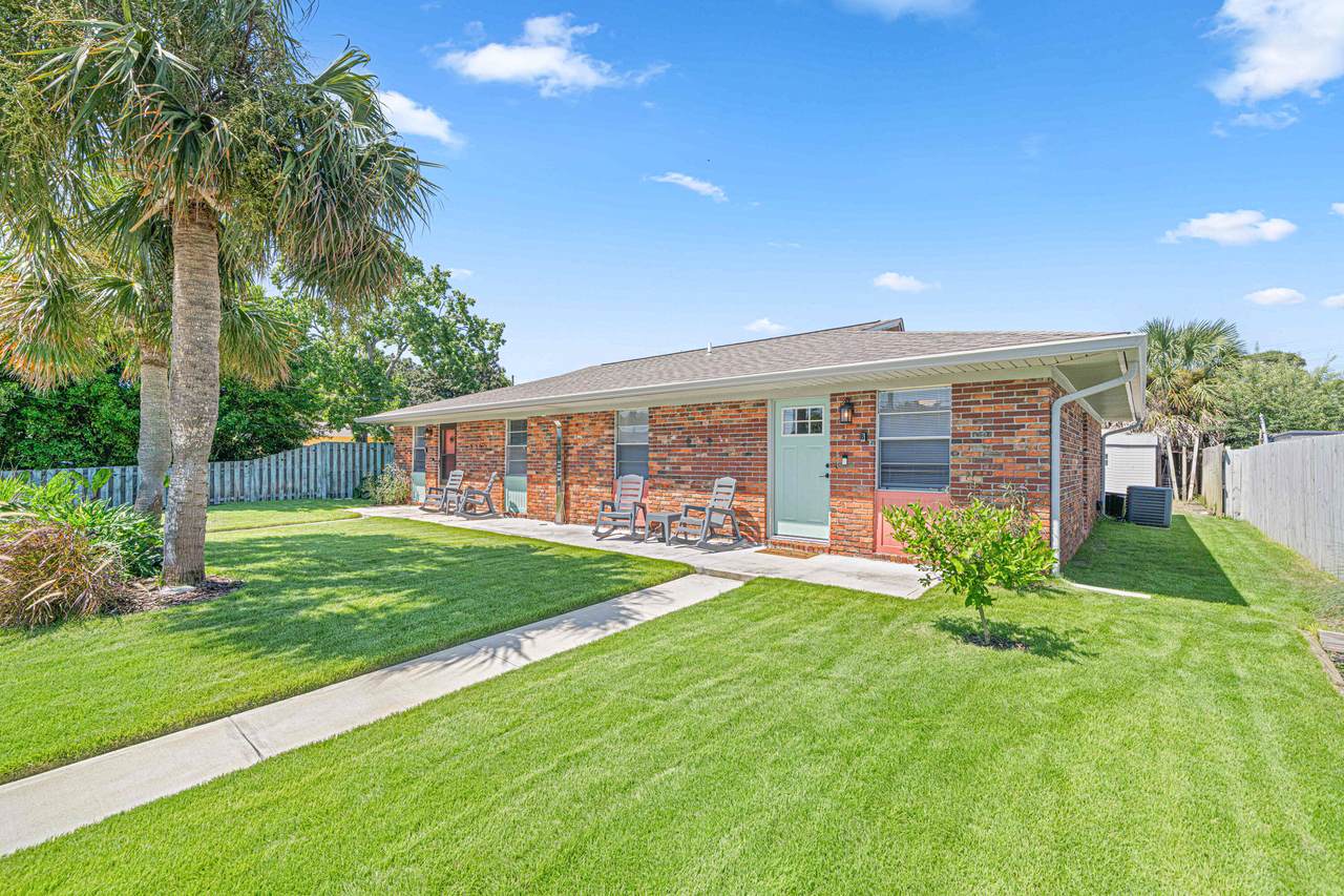 116 Lakeside Circle - Photo 1