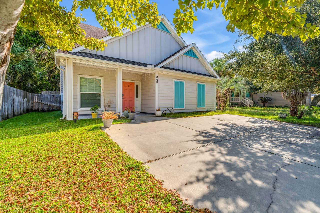 808 Willow Street - Photo 1