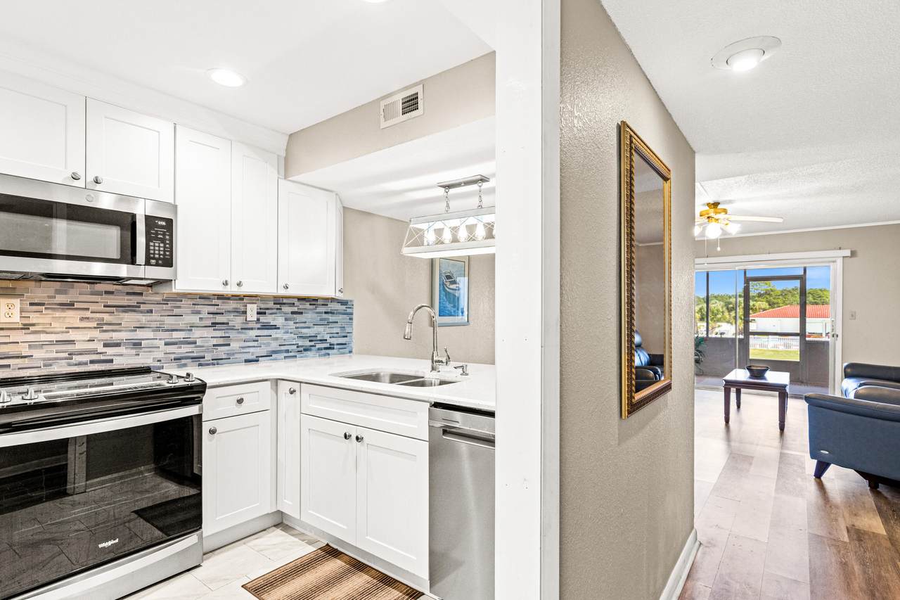 112 Fairway Boulevard - Photo 1