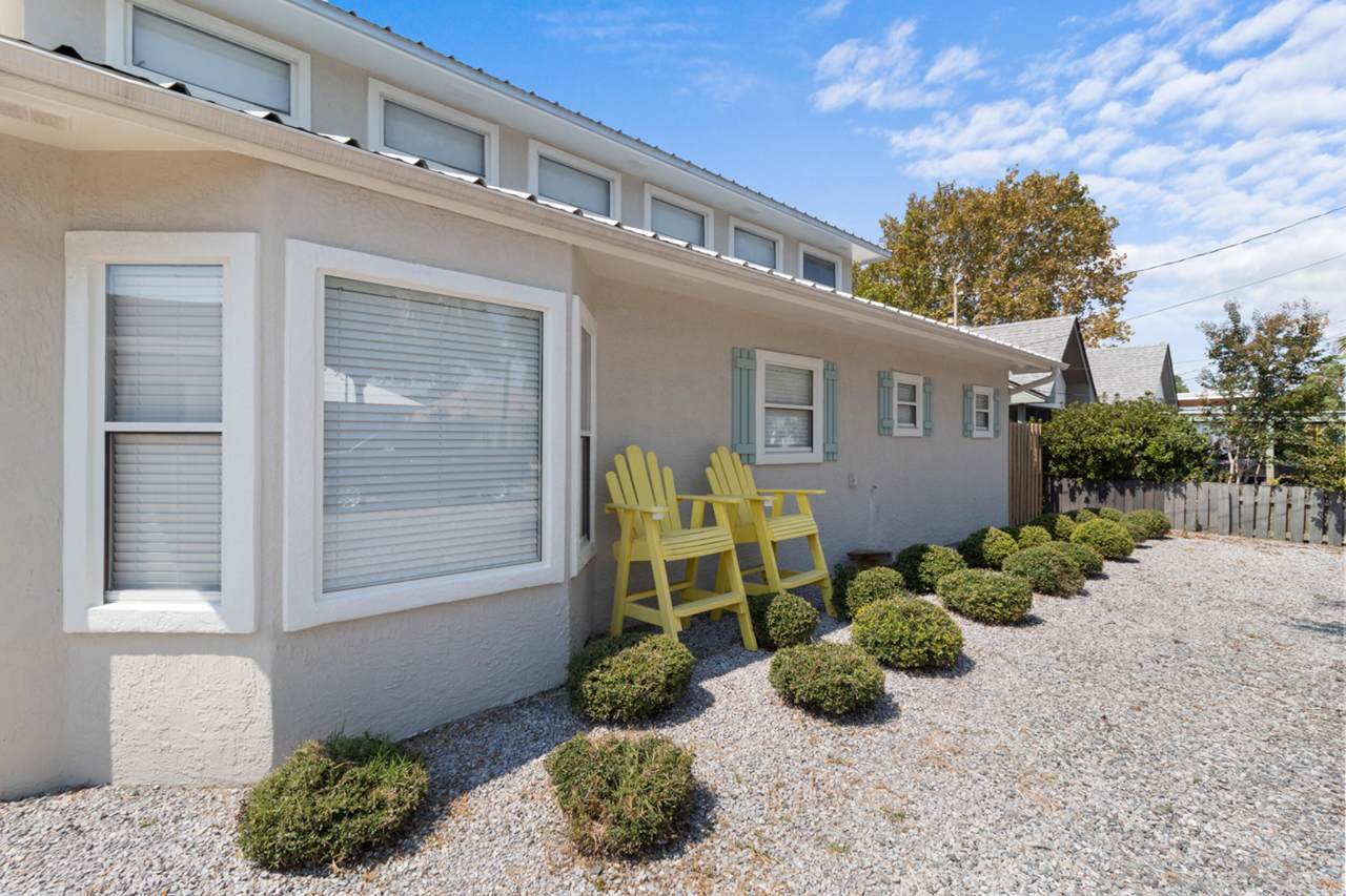 204 Wells Street - Photo 1