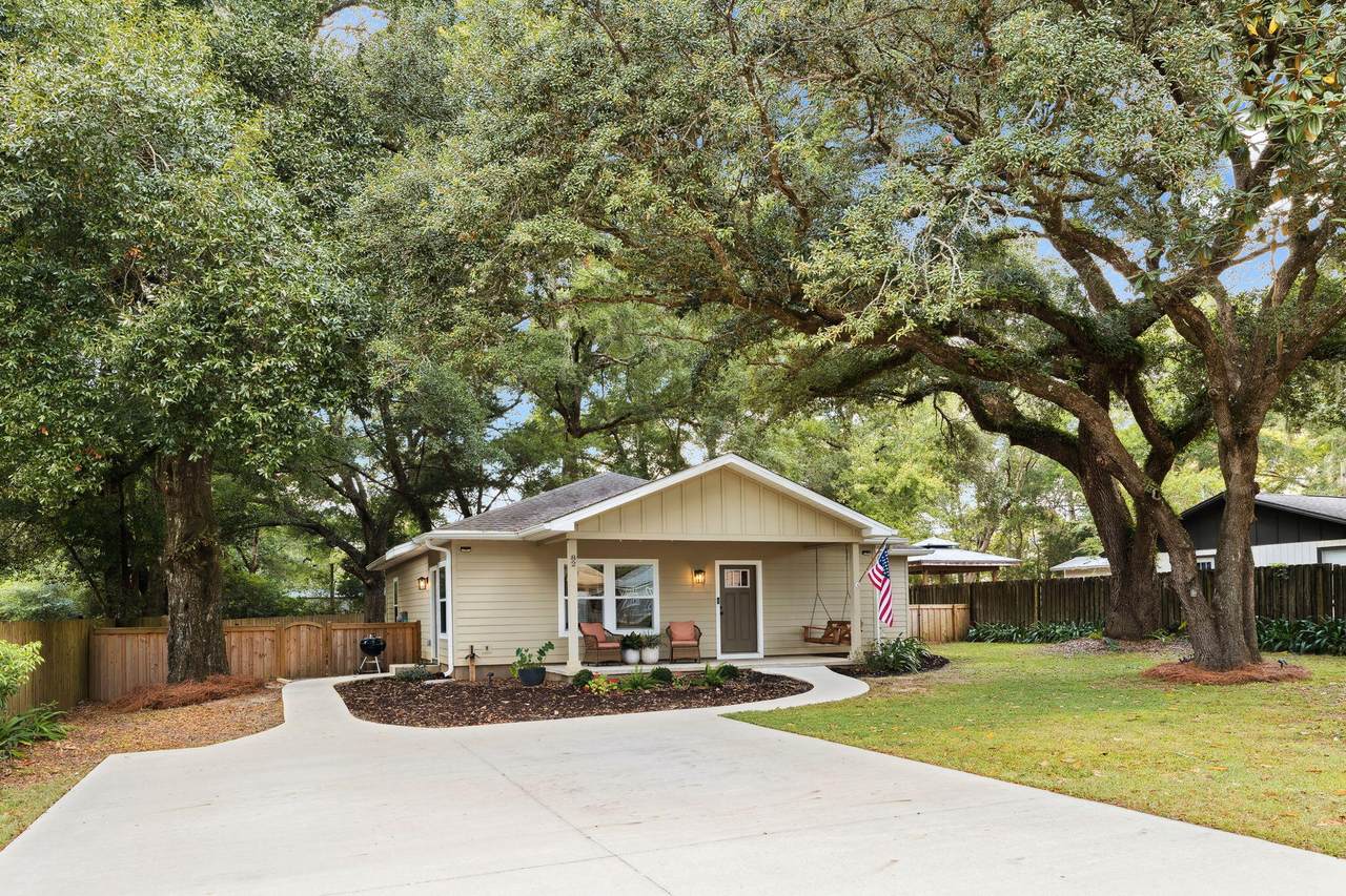 82 Live Oak Street - Photo 1