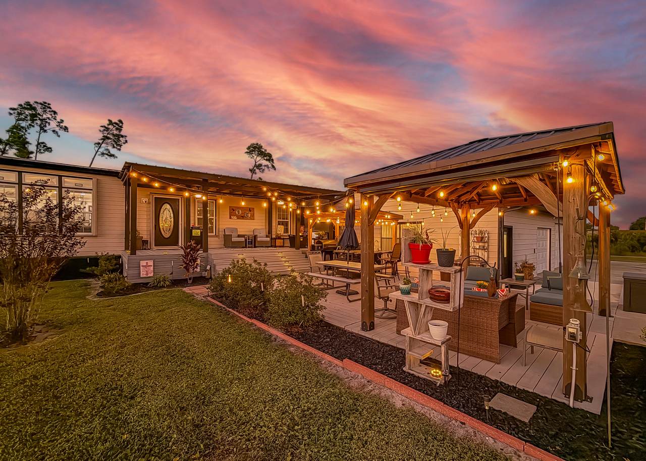 242 Comet Avenue - Photo 1