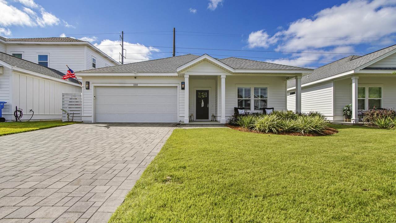 250 Wells Street - Photo 1