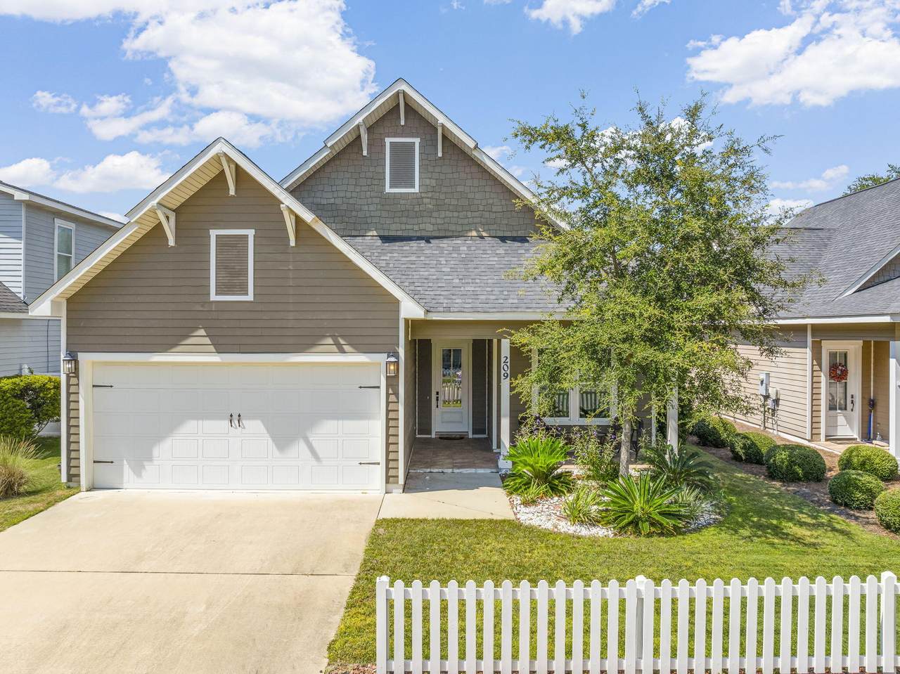 209 Blakely Drew Boulevard - Photo 1
