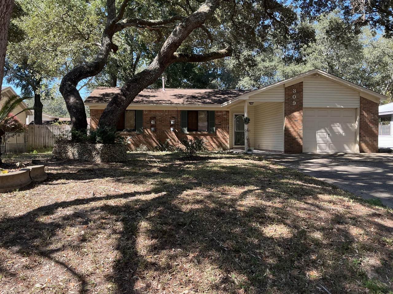 309 Goldenrod Court - Photo 1