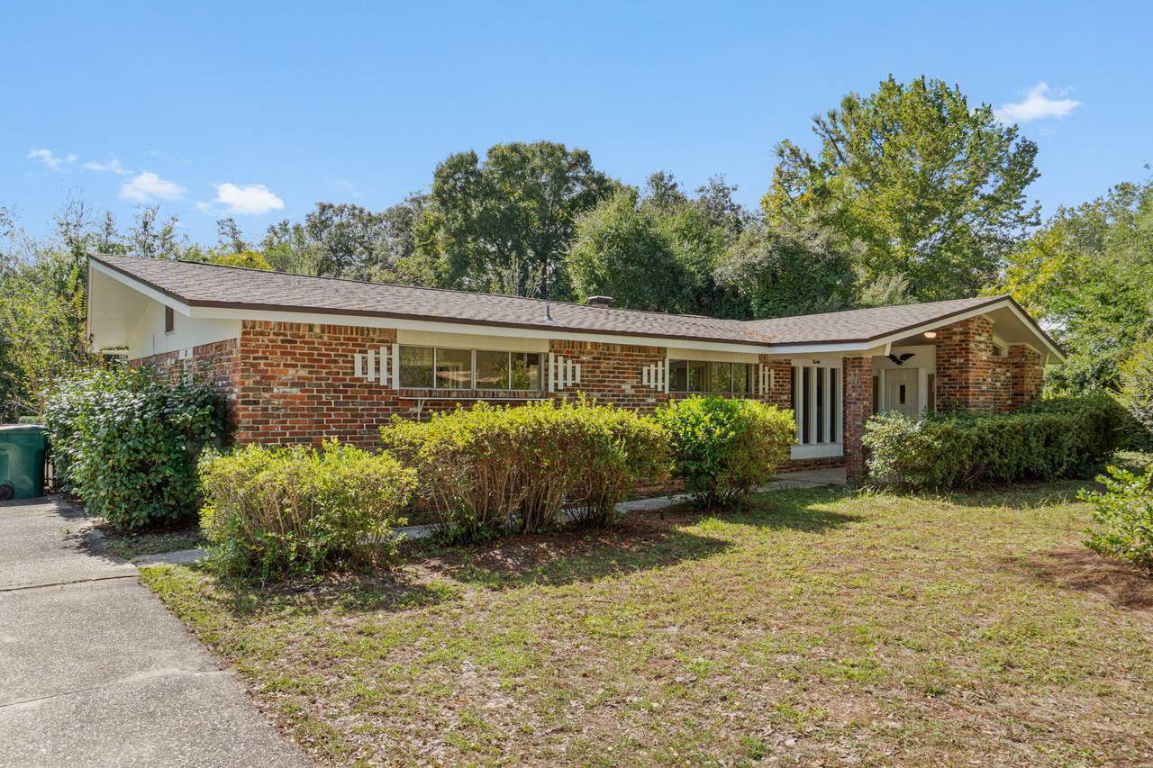 20 Hickory Avenue - Photo 1