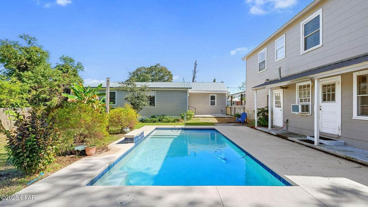 215 Macarthur Avenue - Photo 1