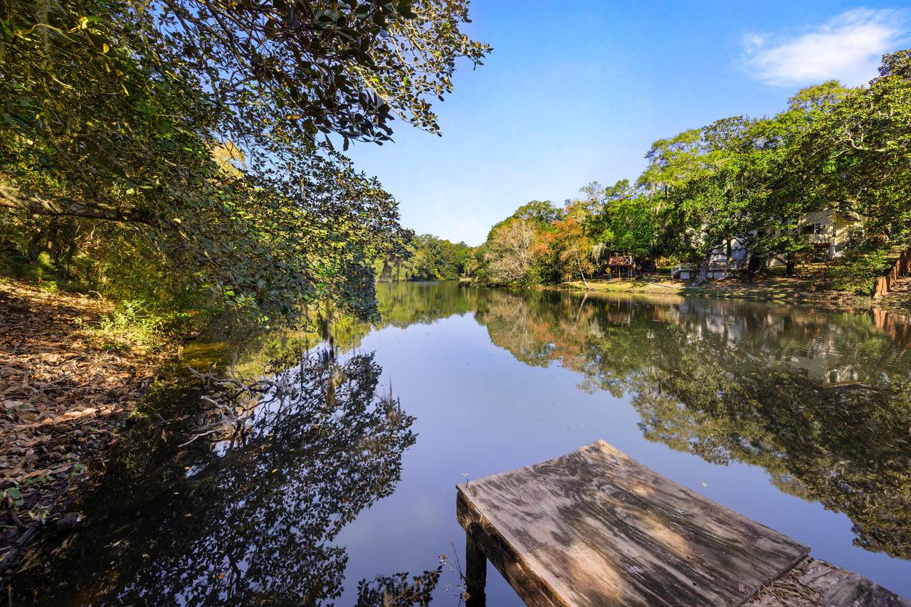 20 Sherwood Road - Photo 1